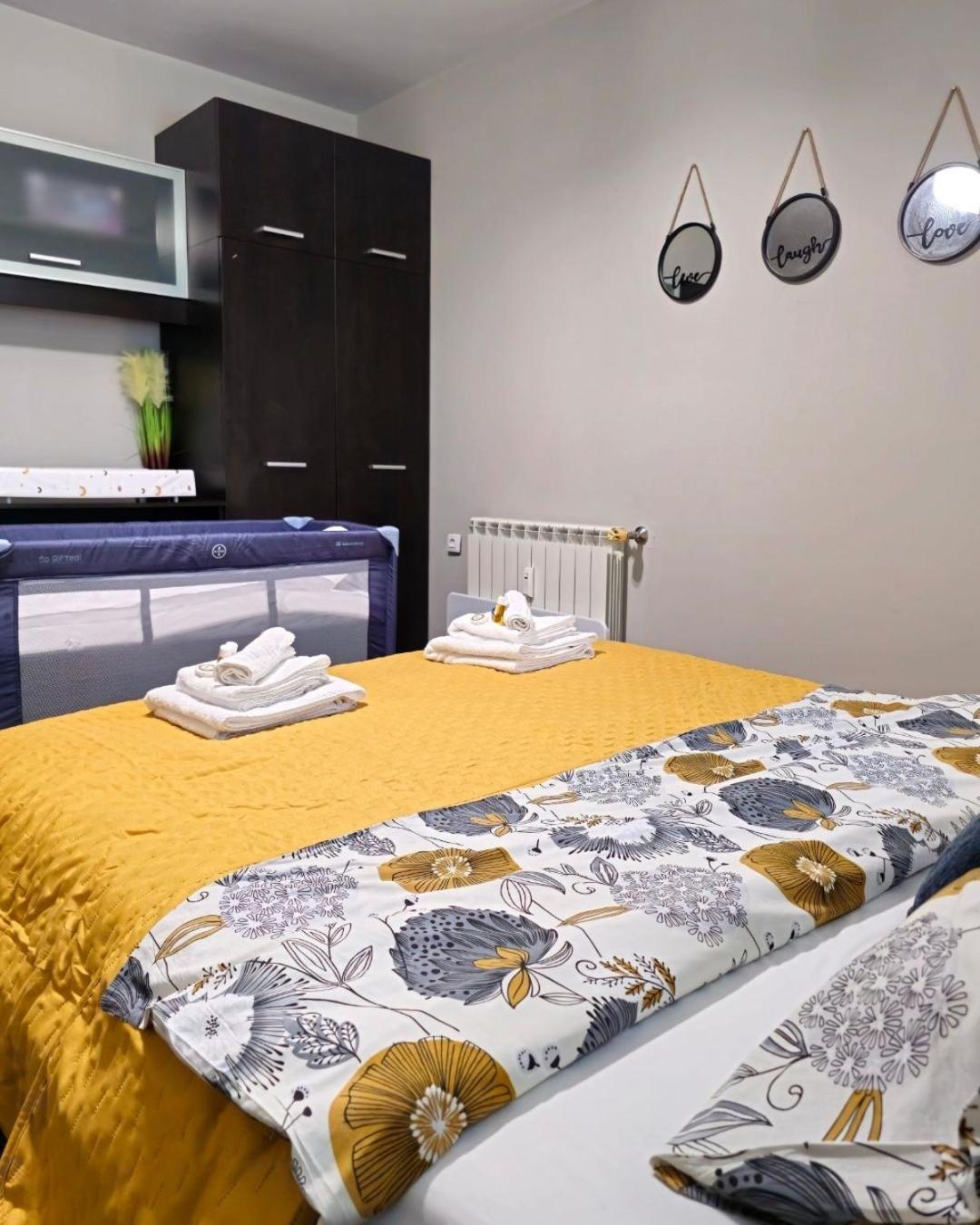 Rea Mladost - Easy Access To Metro, Ideal Location Sofia Esterno foto