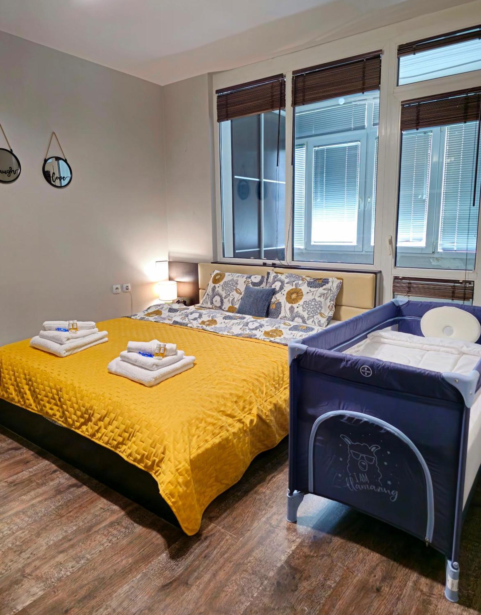 Rea Mladost - Easy Access To Metro, Ideal Location Sofia Esterno foto